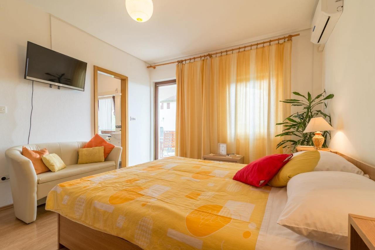 Apartments Bepina Biograd Na Moru Exteriör bild